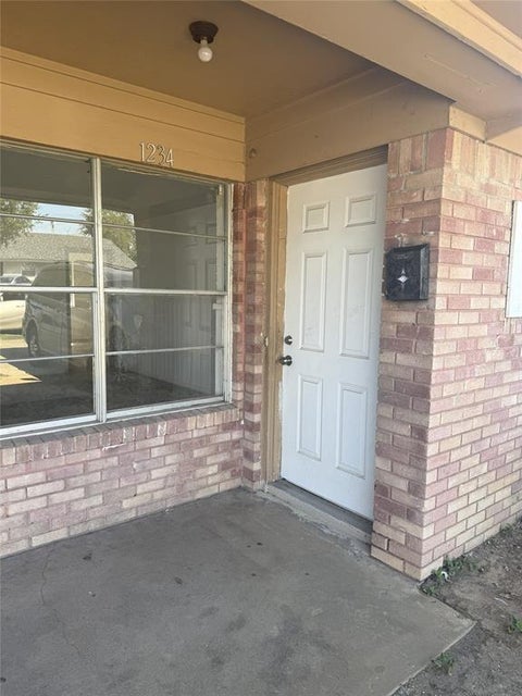 Photo of 1236 Belew Street, Irving, TX 75061 (MLS # 21420068)