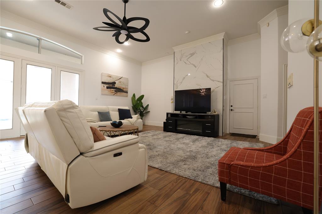 911 Walnut Falls Circle