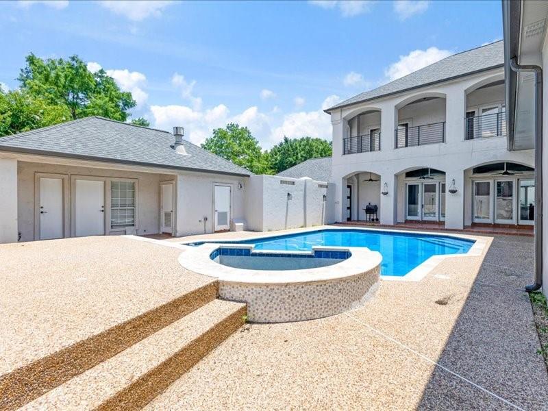 911 Walnut Falls Circle