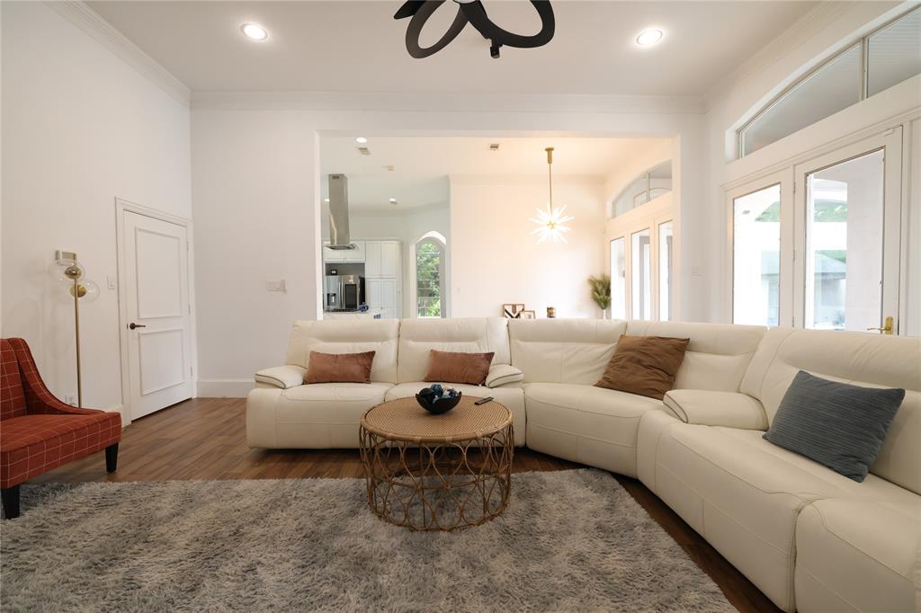 911 Walnut Falls Circle