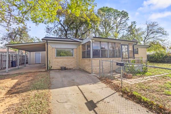 107 S Sheppard Drive