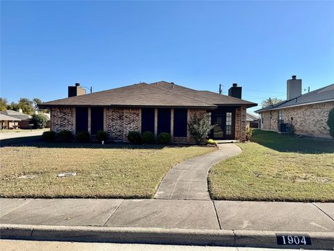 1904 Spindletop Drive Duncanville TX 75137