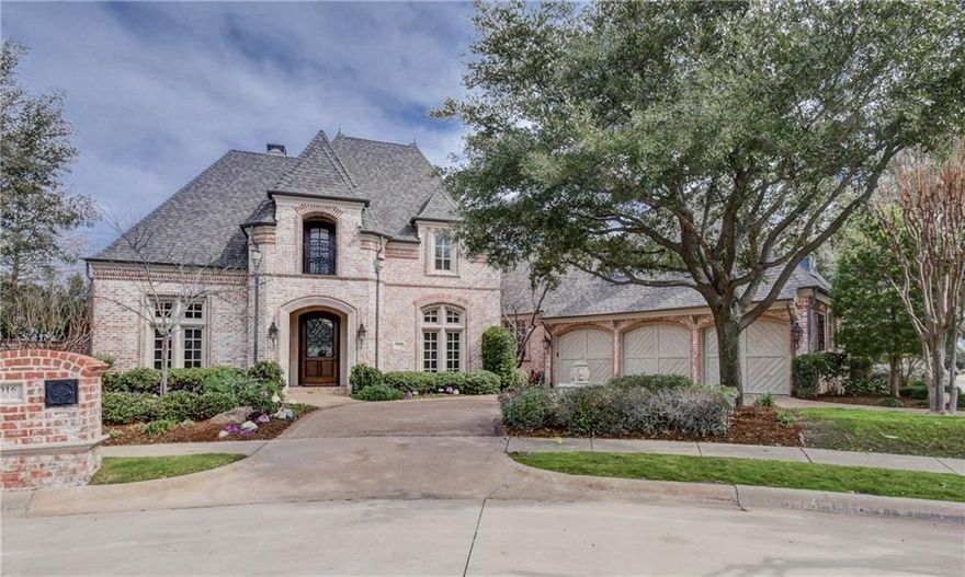Exquisite Hawkins-Welwood built home with Breathtaking view of water and Gleneagles Golf Course.. Sparkling Pool, Spa w View of Golf Course.  Balcony w Fabulous View! Extensive Wd Flrng.  3 Bdrm , 3.2 Baths, 4 LA's, Flex Space, 3 Car Gar Ovrszd.  Mstr Bdrm down, opt Second Mstr Bdrm Up! All 3 Bdrms Spacious.  Exec Study w Wet Bar, Wainscoting, Builtins, Closet. Kitchen offers Granite Countertops, IS, BB, Butler's Pantry, WIP, Dual Gas Cooktops.  Wine Room, Second Wet Bar Down.  Powder Rm Down. Lg Breakfast Rm w Door to Side Yd. Mstr Bdrm w Sit Area, FP, Mstr Bath w Sep Van, Dual Shower Heads, Sep Closets. Frml Liv w FP. Lg Fam Rm w FP, Bltins. GMRM up w Wet Bar. Utility w Sink, Shower. Pool Bath off Patio.