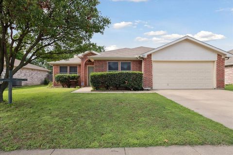 521 Ryan Street Saginaw TX 76179