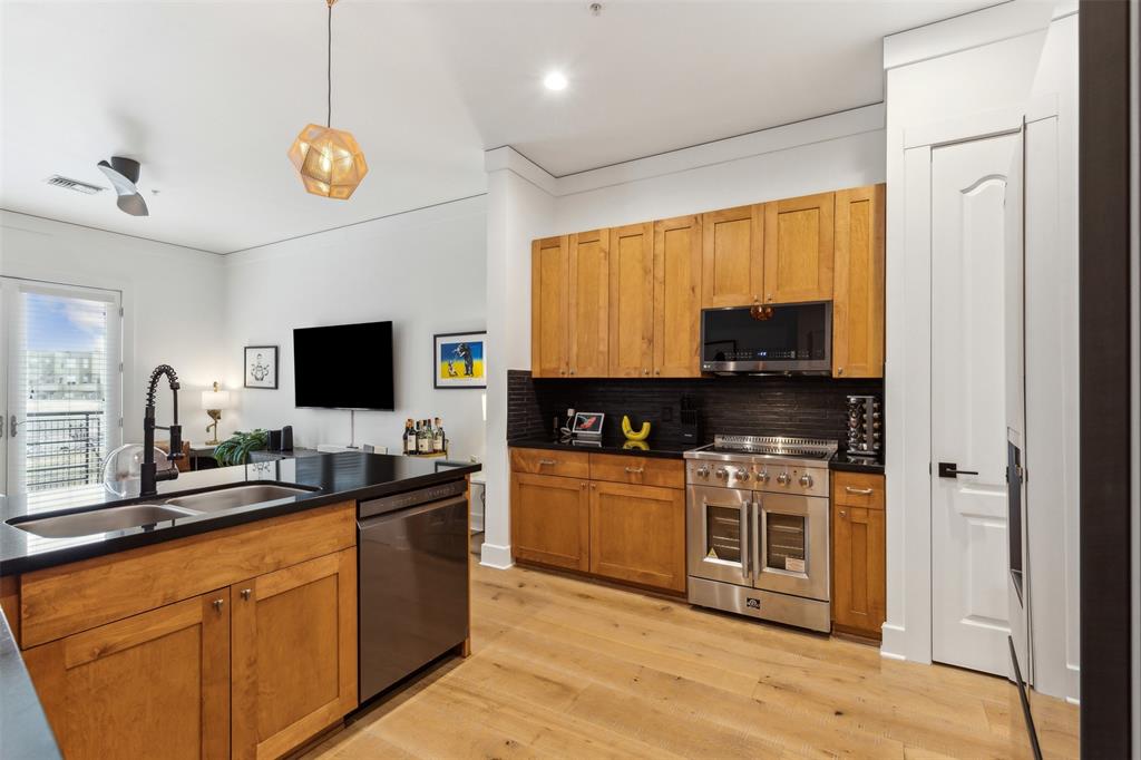 3300 W 7th Street 301