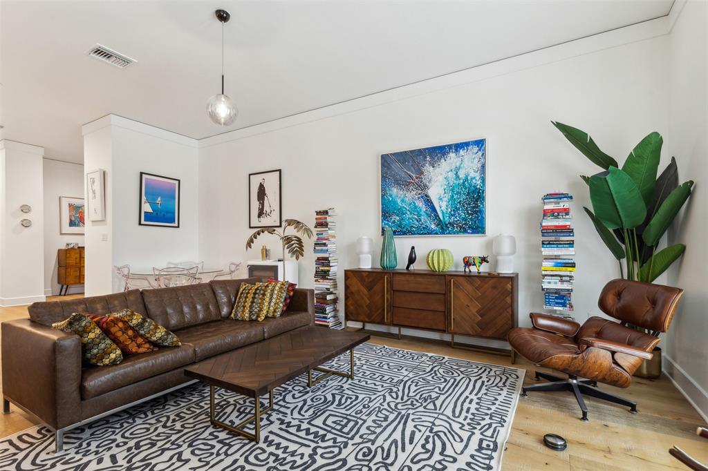 3300 W 7th Street 301