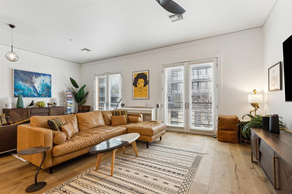 3300 W 7th Street 301