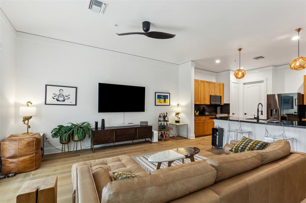 3300 W 7th Street 301