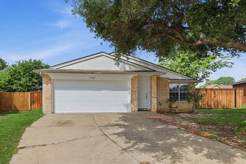 Photo of 4208 Ocho Rios Drive, Fort Worth, TX 76137 (MLS # 21257026)