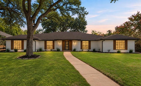 Photo of 1804 Kingsborough Drive, Arlington, TX 76015 (MLS # 21380937)