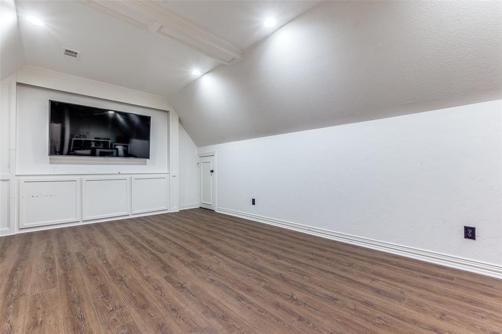 Royal Crest - Residential