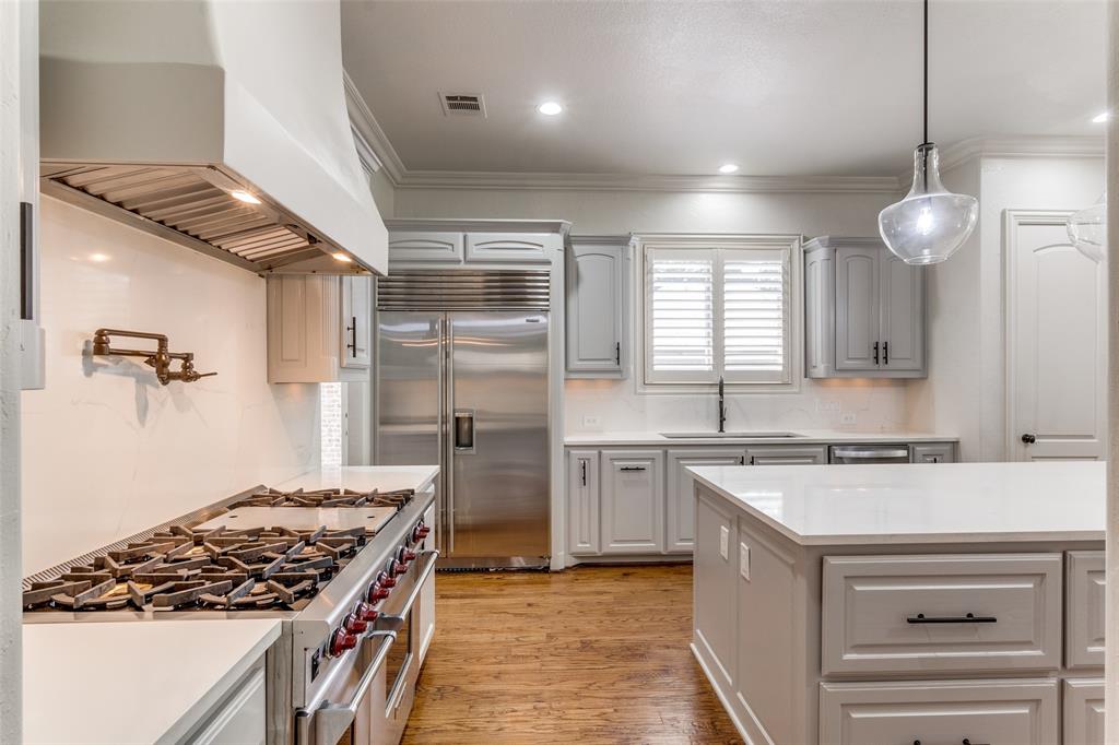 Royal Crest - Residential