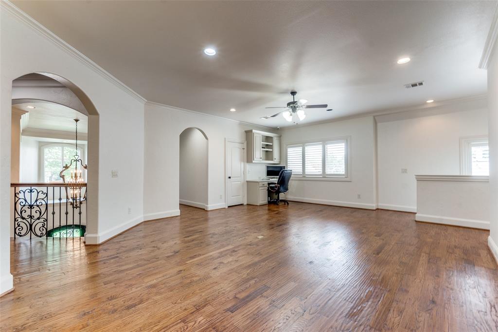 Royal Crest - Residential