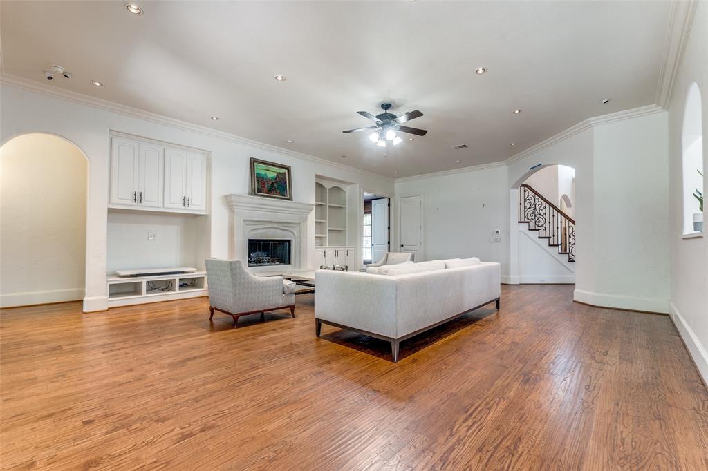 Royal Crest - Residential