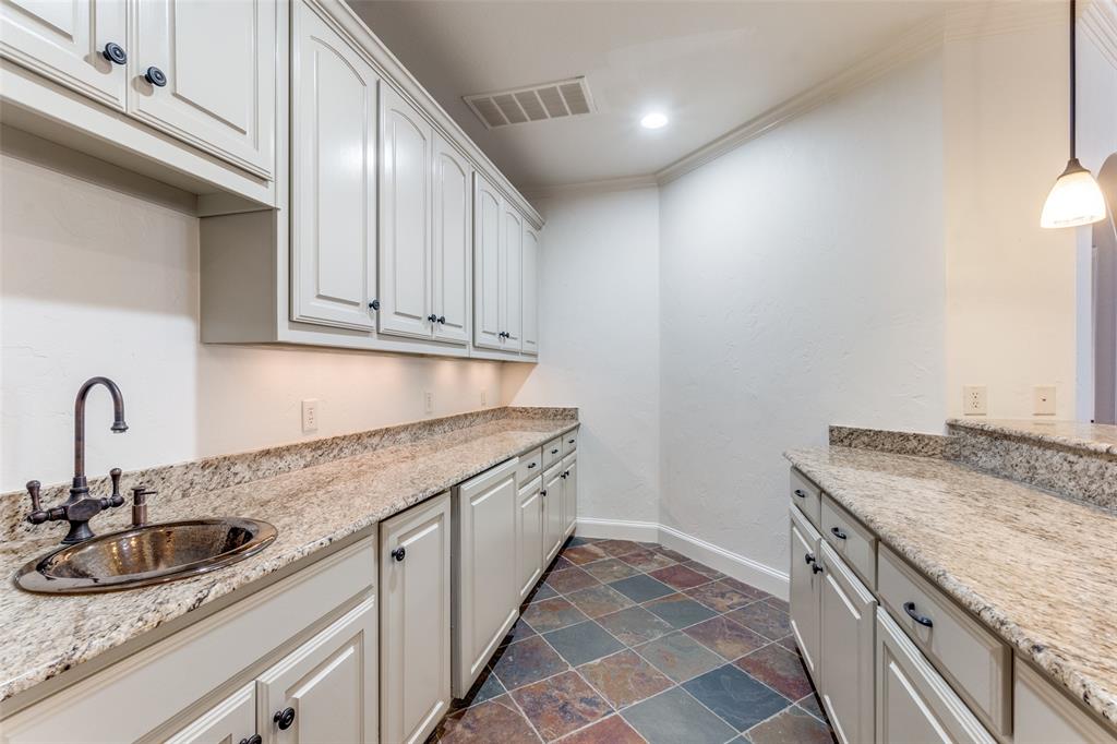 Royal Crest - Residential