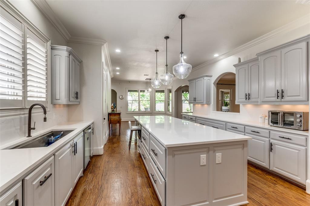 Royal Crest - Residential