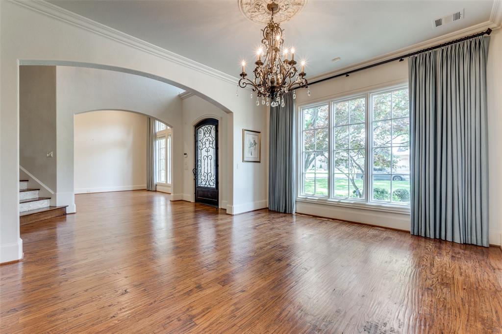 Royal Crest - Residential