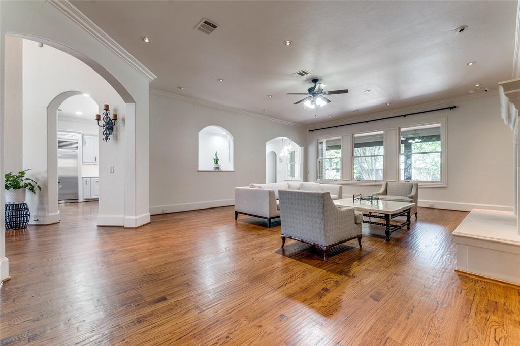 Royal Crest - Residential