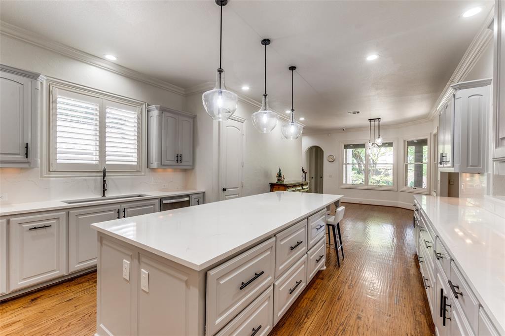 Royal Crest - Residential