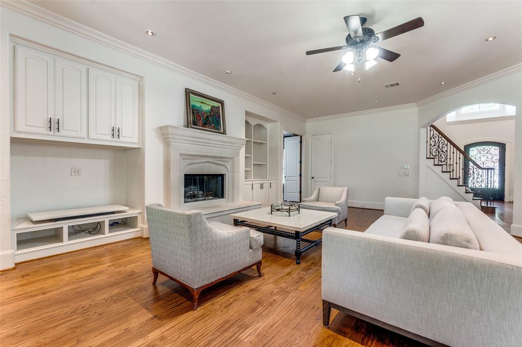 Royal Crest - Residential