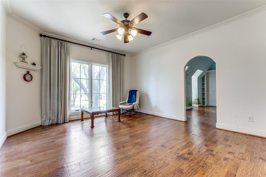 Royal Crest - Residential