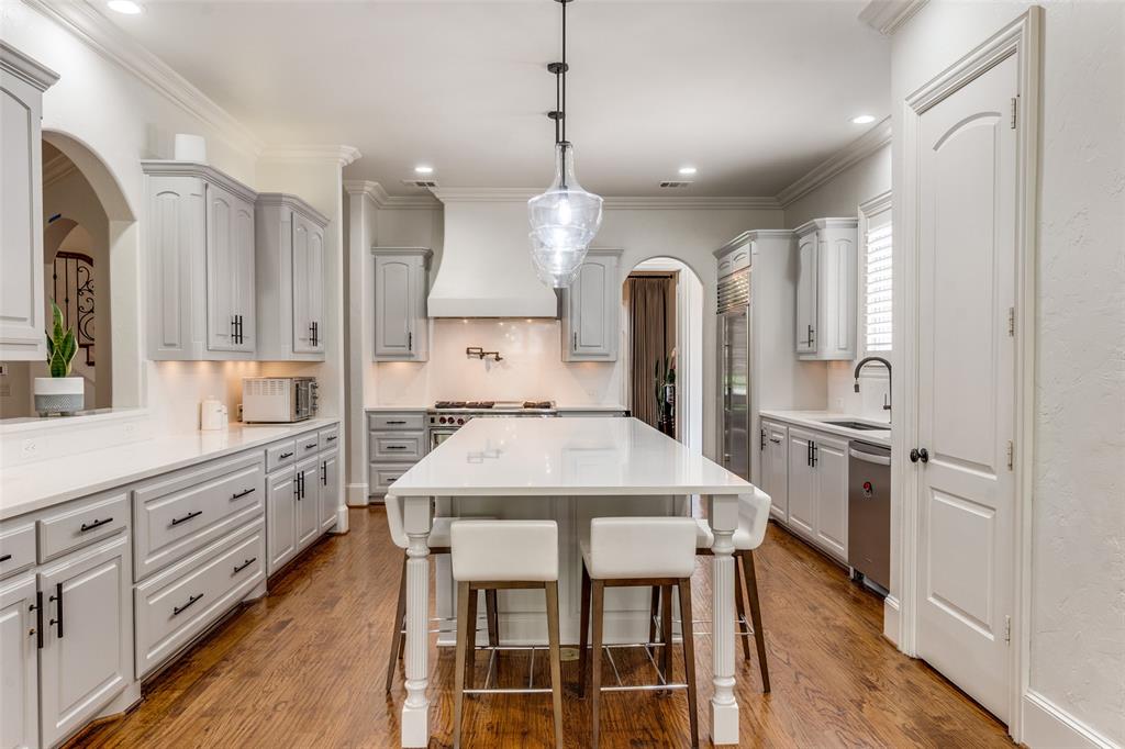 Royal Crest - Residential