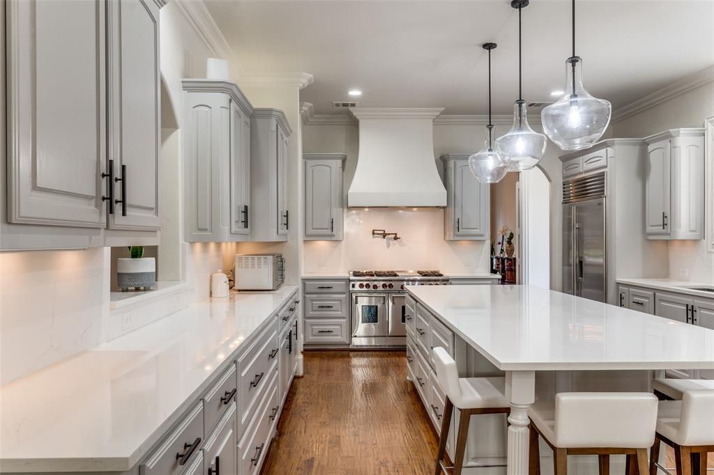 Royal Crest - Residential