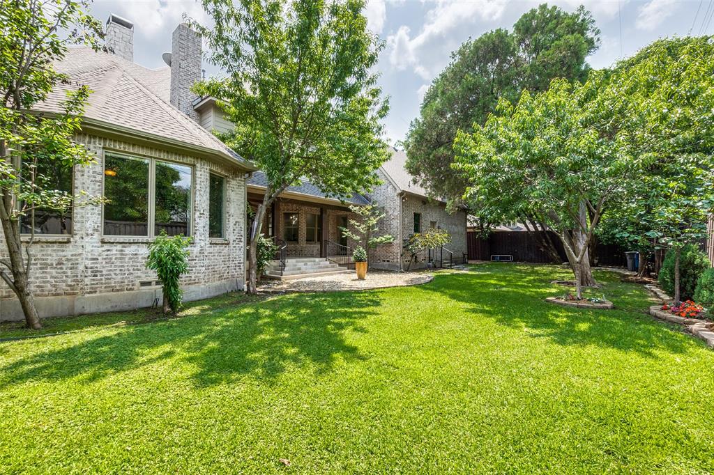 Royal Crest - Residential