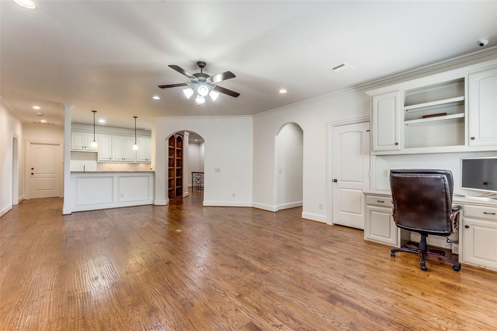 Royal Crest - Residential