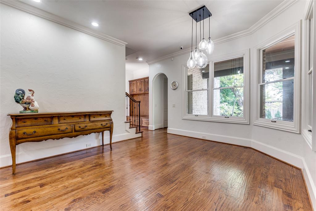 Royal Crest - Residential