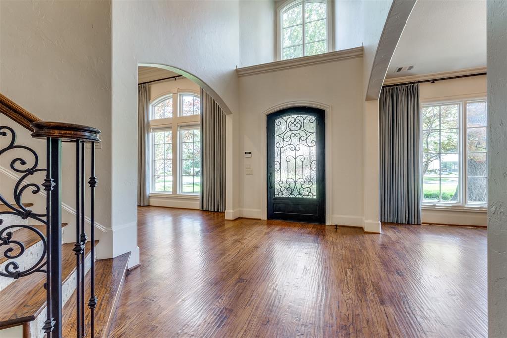 Royal Crest - Residential