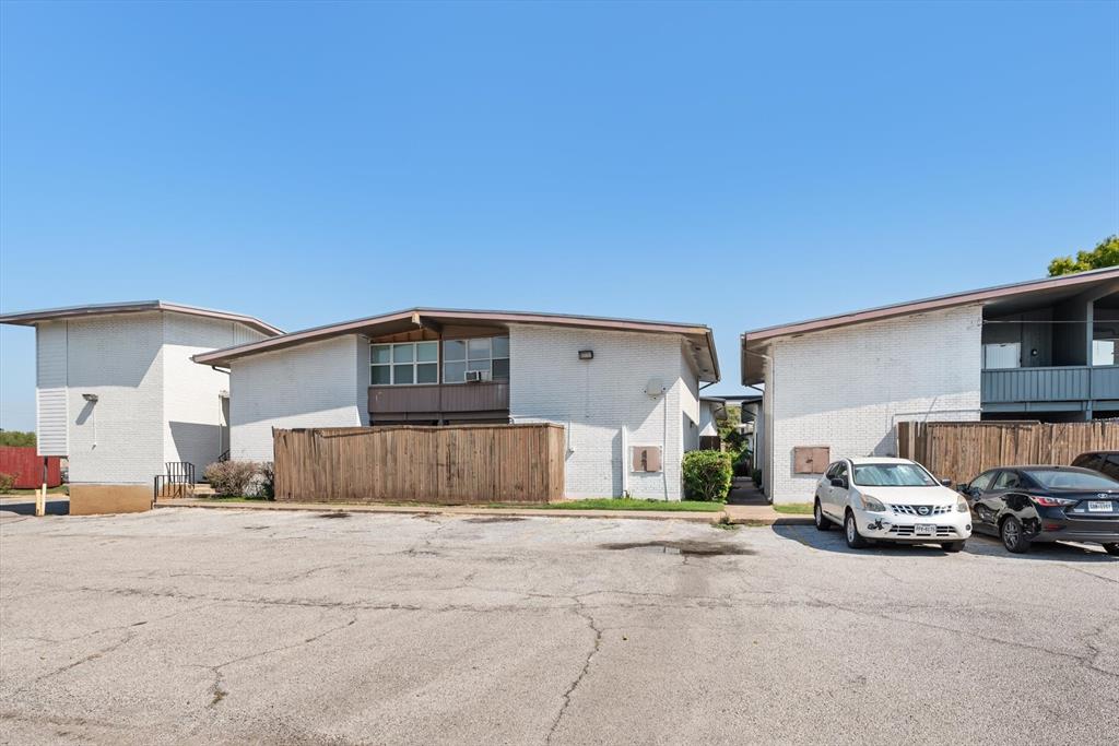 Plaza CONDOMINIUMS - Residential Lease