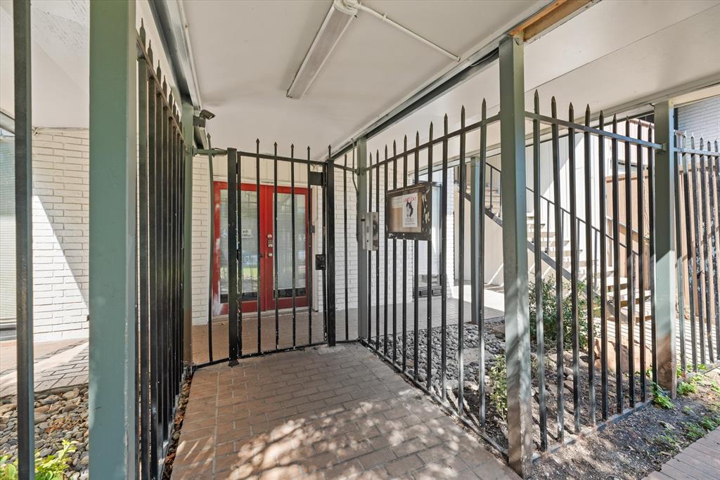 Plaza CONDOMINIUMS - Residential Lease