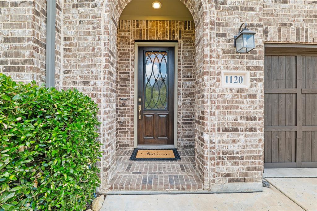 1120 Thornhill Way