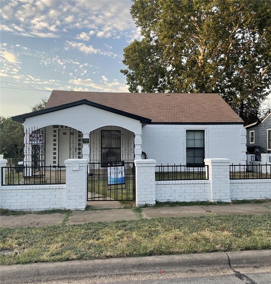 This corner lot home has great potential as a rental or as your residence.  It is move in ready and features 3 bedrooms, kitchen and both bathrooms are recent upgraded, original hardwood floor in most areas, recent AC unit.  The garage conversion has its own bathroom, living, bedroom and small kitchenette and is great for extra income or for a family member. Comes with a huge yard with side entry to parking and Carport. Conveniently located near shopping, restaurant, Mountain View College, Dallas Baptist University, between I-20 and I-30, and much more.