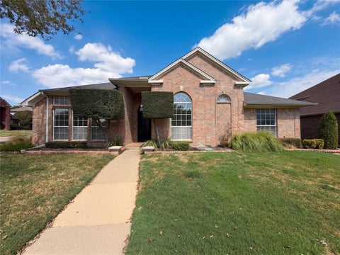 Photo of 401 Pin Oak Trail, Keller, TX 76248 (MLS # 21407957)
