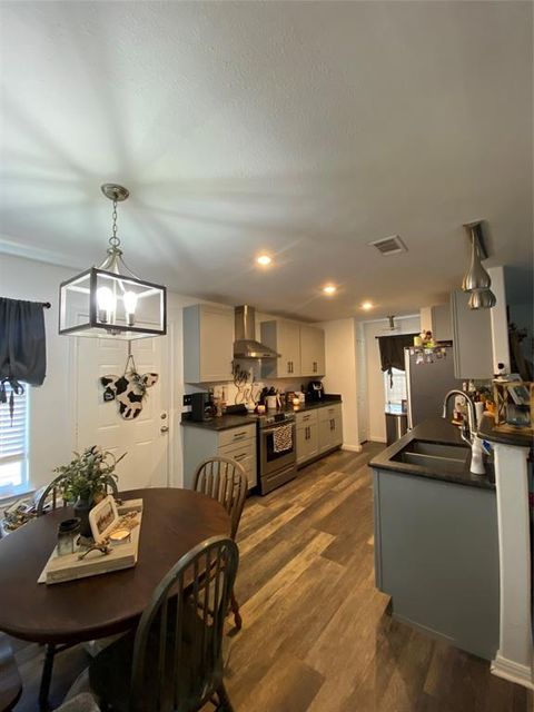 Tiny photo for 105 N 6th Street E, Dawson, TX 76639 (MLS # 21100033)