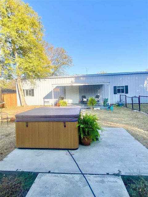 Tiny photo for 105 N 6th Street E, Dawson, TX 76639 (MLS # 21100033)