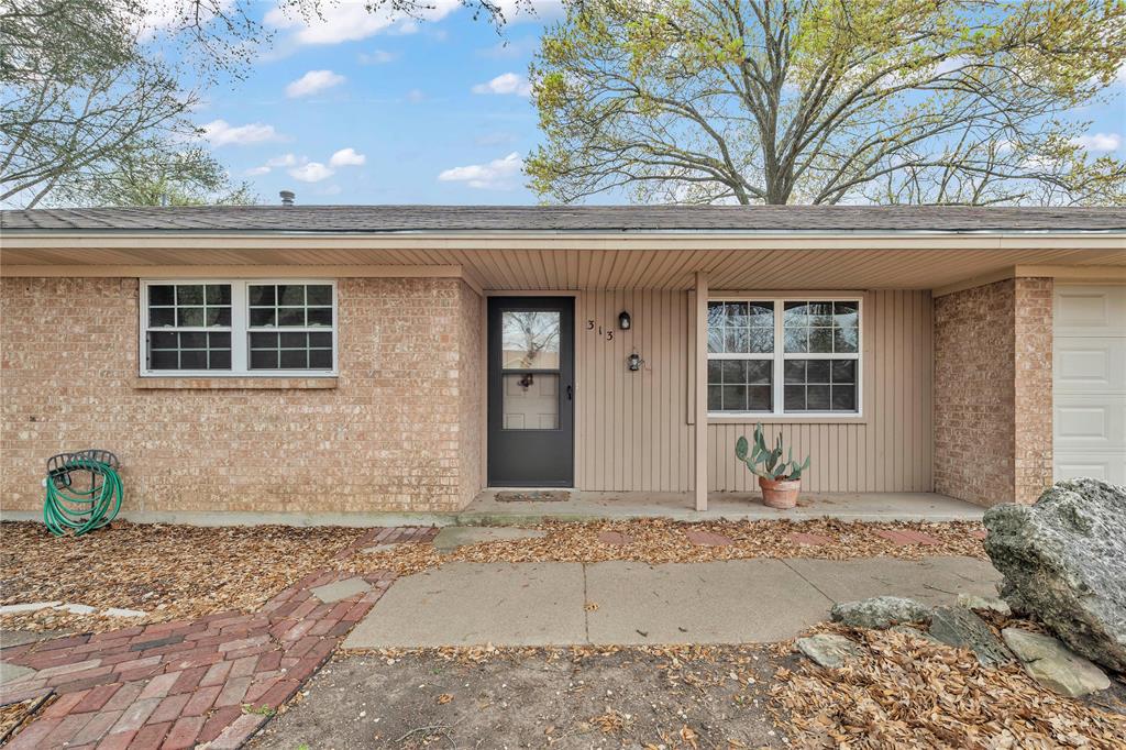 313 Ruggles Loop