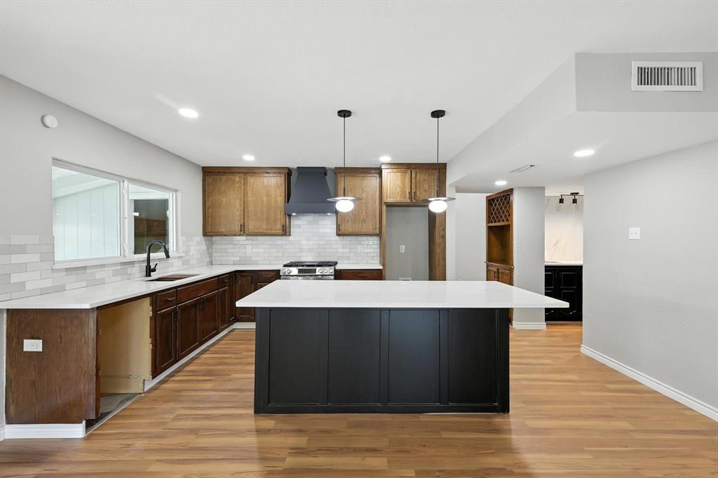2801 Ashglen Drive