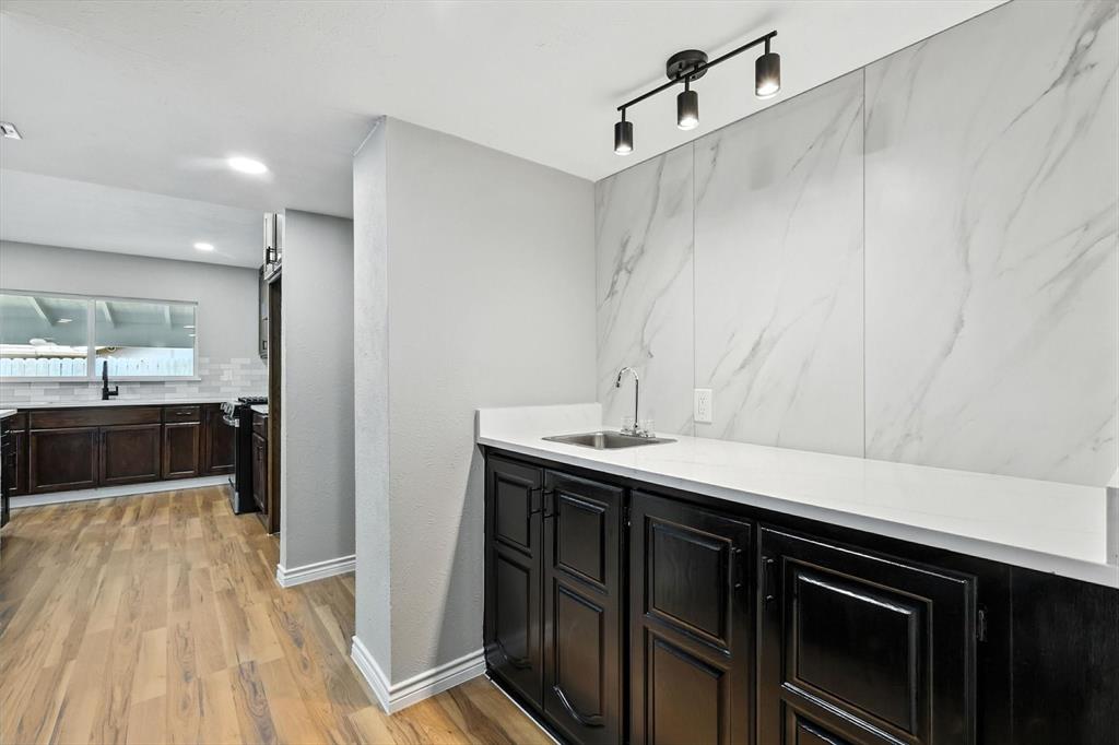 2801 Ashglen Drive