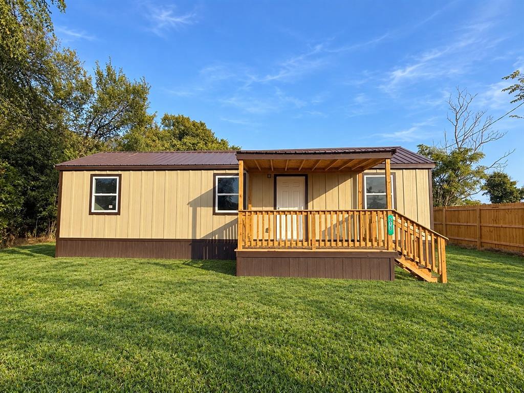 Photo of 818 S Austin, Bremond, TX 76629 (MLS # 21391163)