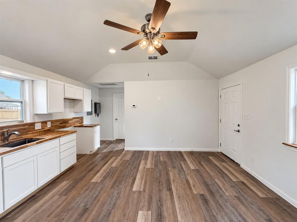 818 S Austin
