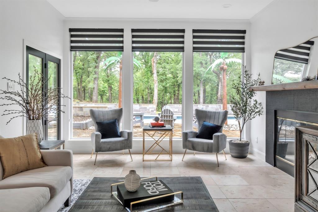 900 E Pioneer Circle