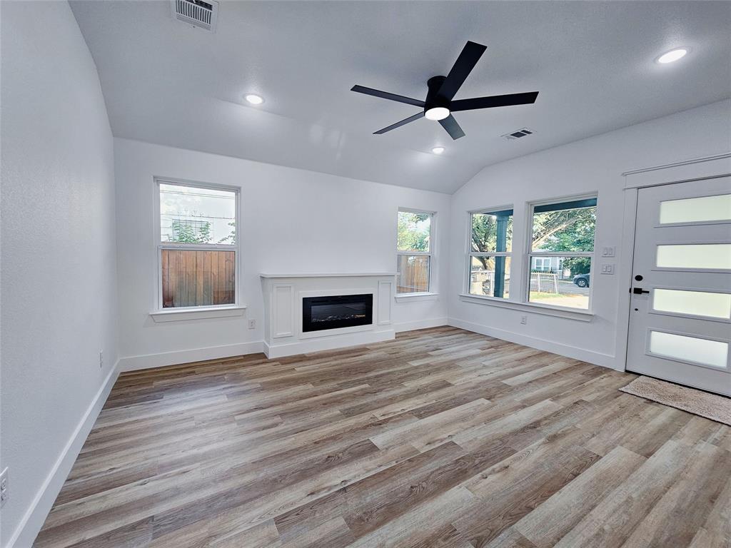 1411 E Terrell