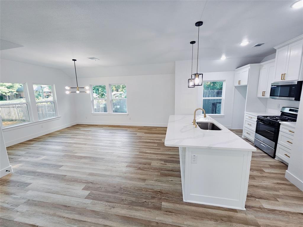 1411 E Terrell