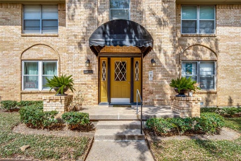 Photo of 5811 Sandhurst Lane #A, Dallas, TX 75206 (MLS # 21388373)