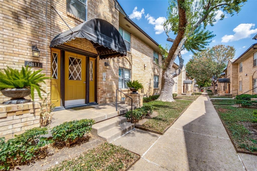 5811 Sandhurst Lane A