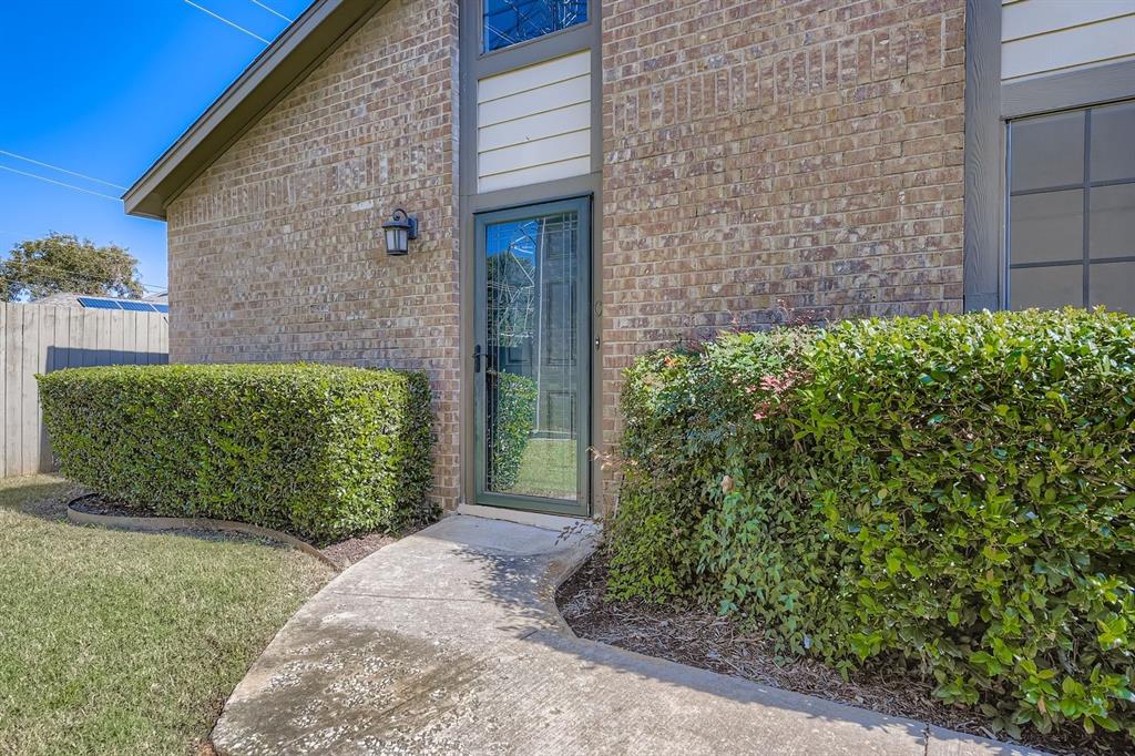 330 W Harwood Road C