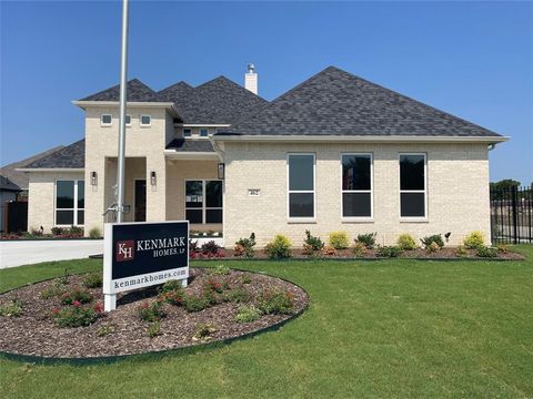 Photo of 462 Creekside Dr, Haslet, TX 76052 (MLS # 21166917)